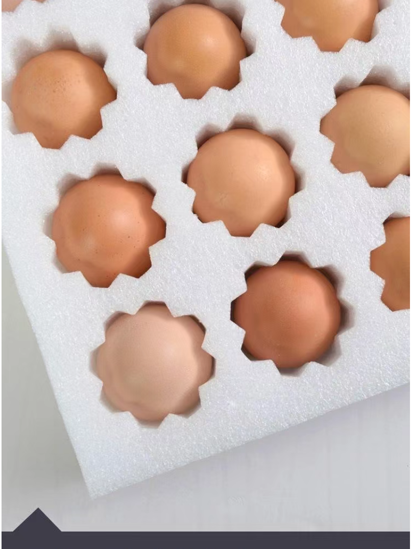 A comprehensive comparison between pearl cotton egg trays and traditional egg tr